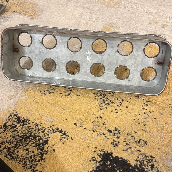 Vintage inspired Galvanized Metal 12-Egg Carrier Rustic Farmhouse - Picture 3 of 4